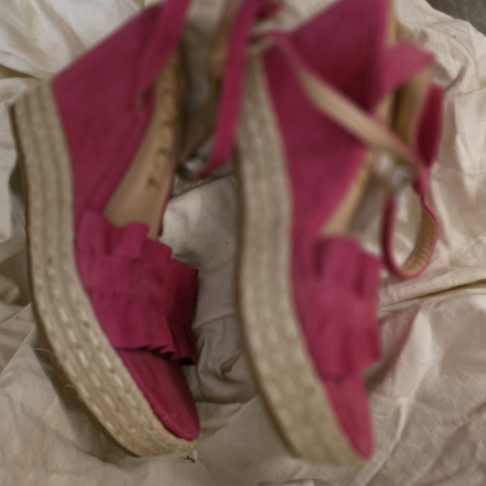 CCOCCI Fuchsia Ruffle Sandals - Picture 3 of 4